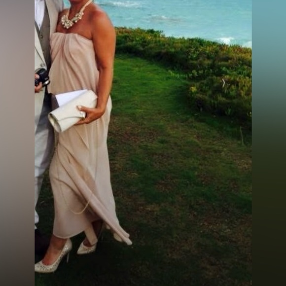 Gorgeous chiffon flowy maxi dress. Strapless.. Absolutely stunning on. - Picture 2 of 14